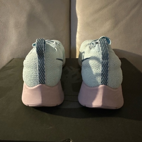 NWT Nike Zoom Fly Flyknit Women’s Sneakers in Glacier Blue Teal 7.5 AR4562-444 - Picture 9 of 11